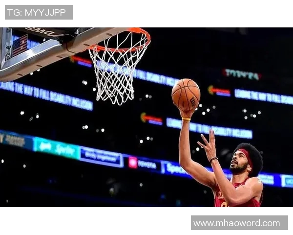 阿伦上半场表现抢眼独得双位数得分助力全队奋战篮下